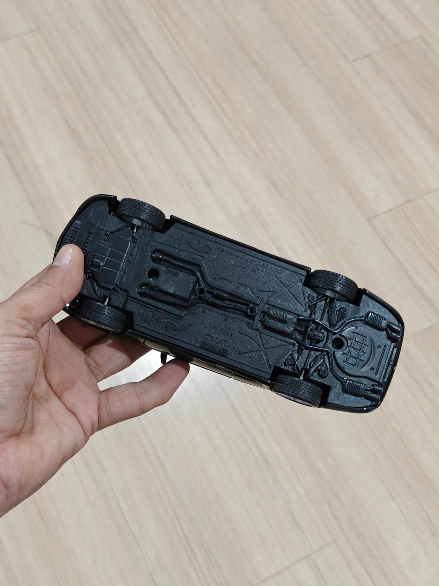 1:24 Maisto Mercedes - Benz CL63 AMG (Pre - Owned) - Kinder Logs