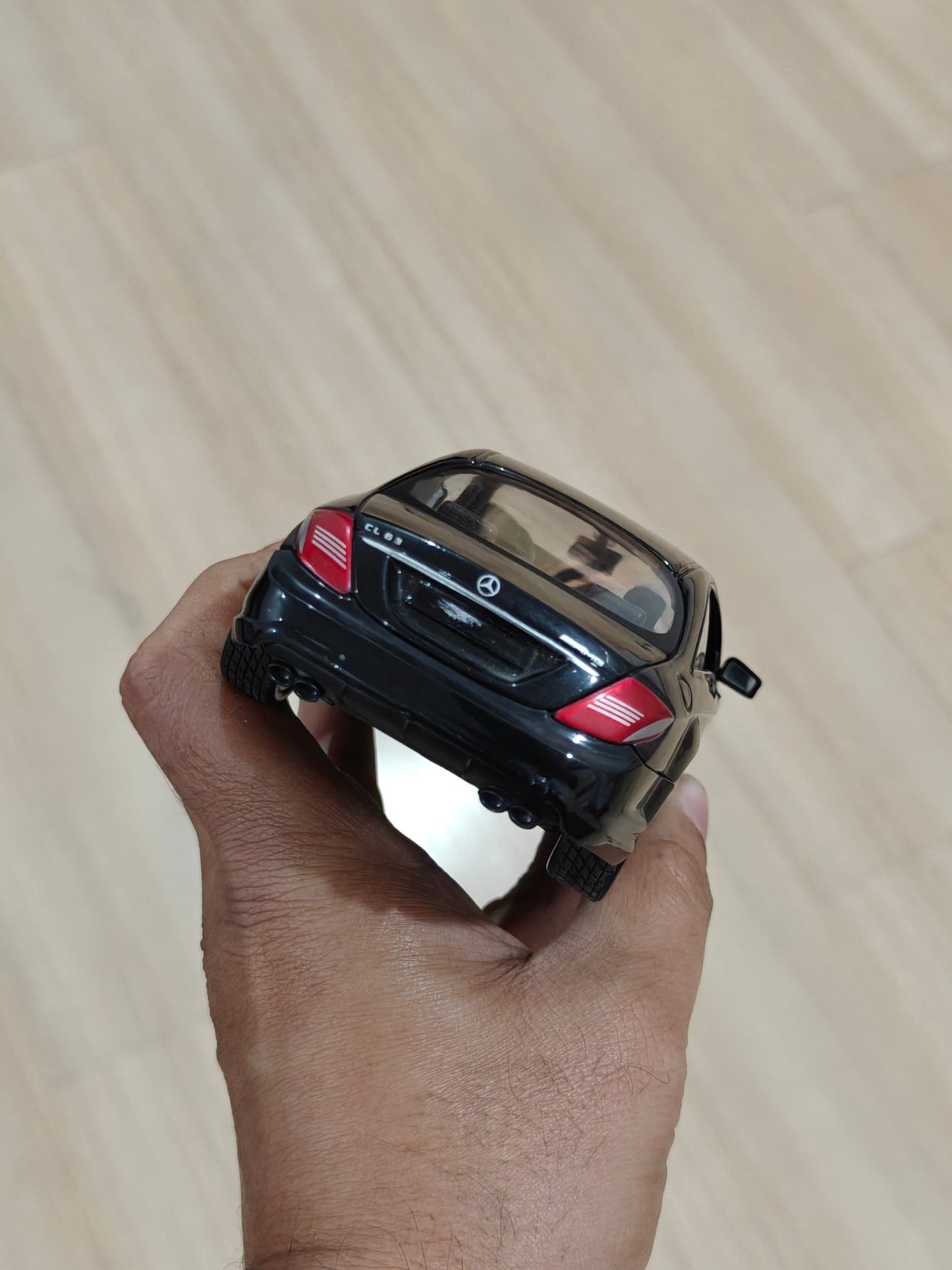 1:24 Maisto Mercedes - Benz CL63 AMG (Pre - Owned) - Kinder Logs