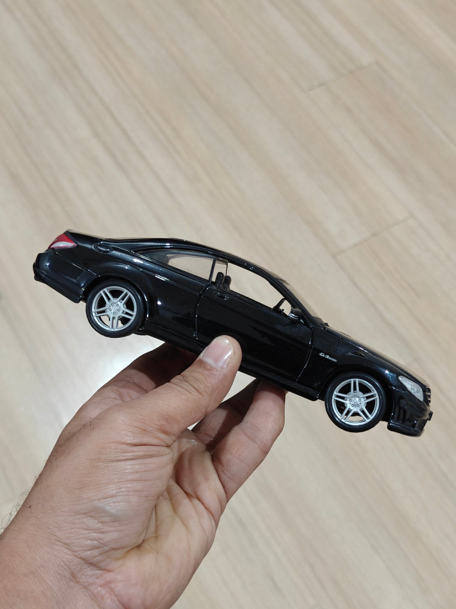 1:24 Maisto Mercedes - Benz CL63 AMG (Pre - Owned) - Kinder Logs