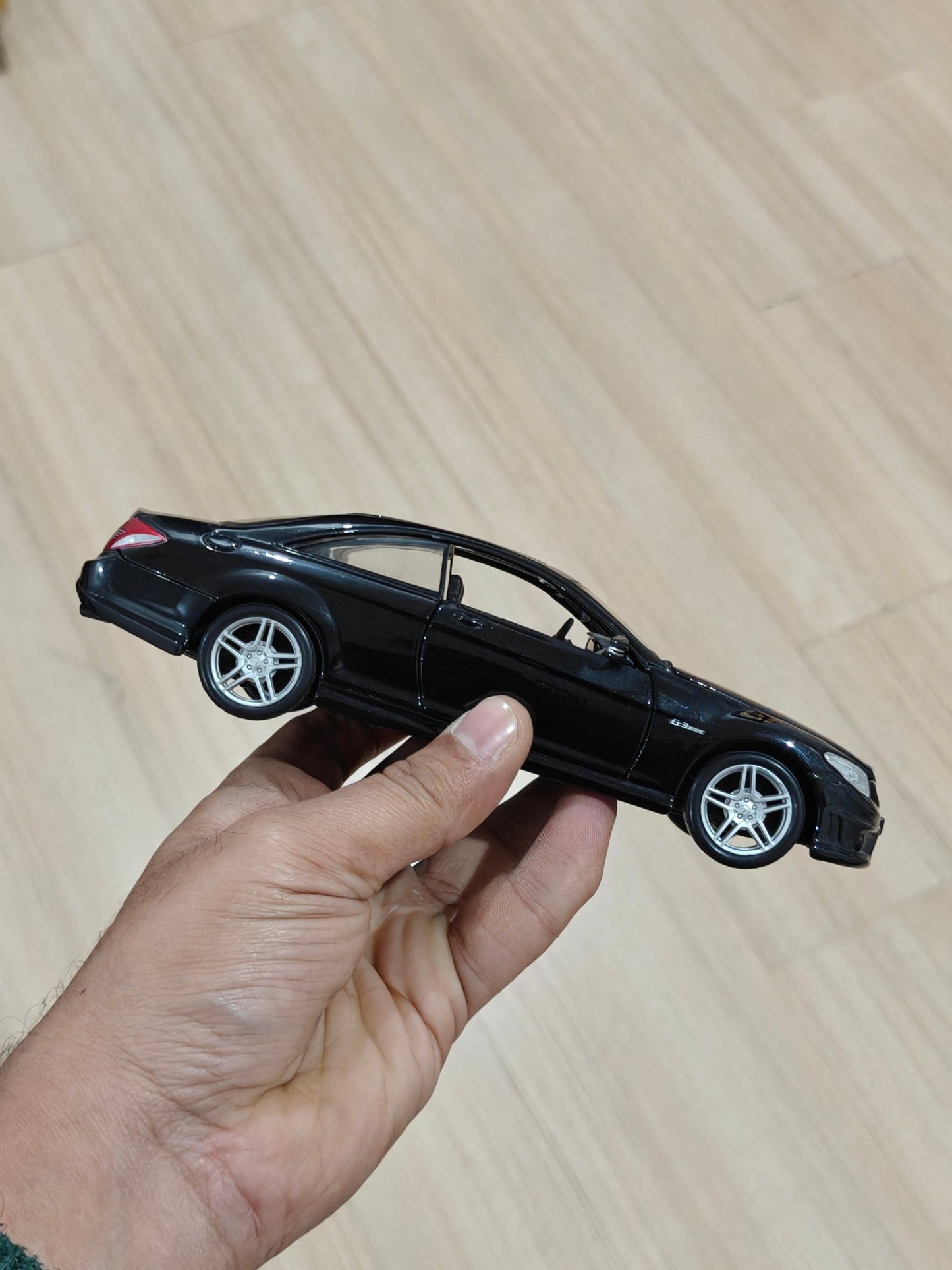 1:24 Maisto Mercedes - Benz CL63 AMG (Pre - Owned) - Kinder Logs