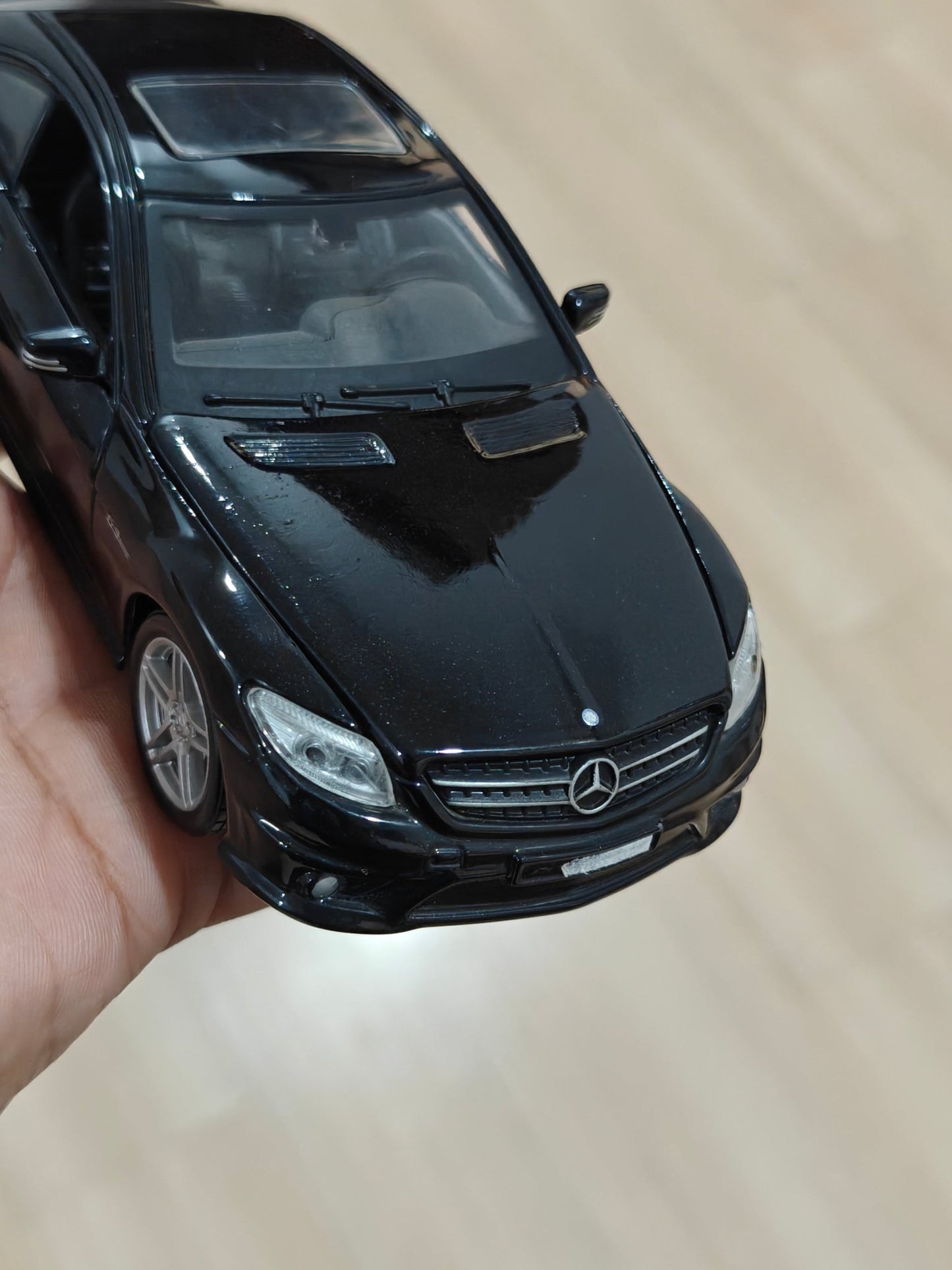 1:24 Maisto Mercedes - Benz CL63 AMG (Pre - Owned) - Kinder Logs