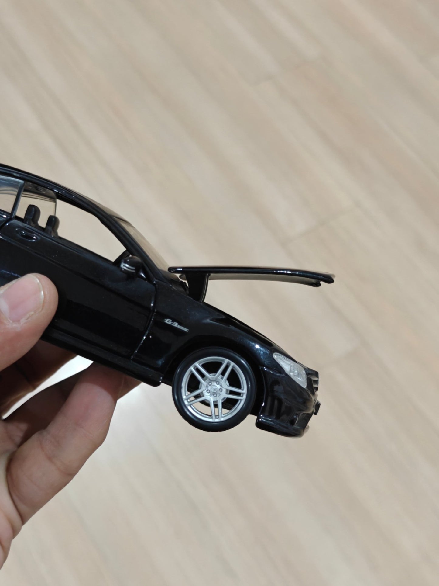 1:24 Maisto Mercedes - Benz CL63 AMG (Pre - Owned) - Kinder Logs