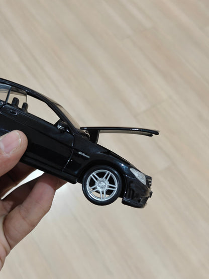 1:24 Maisto Mercedes - Benz CL63 AMG (Pre - Owned) - Kinder Logs