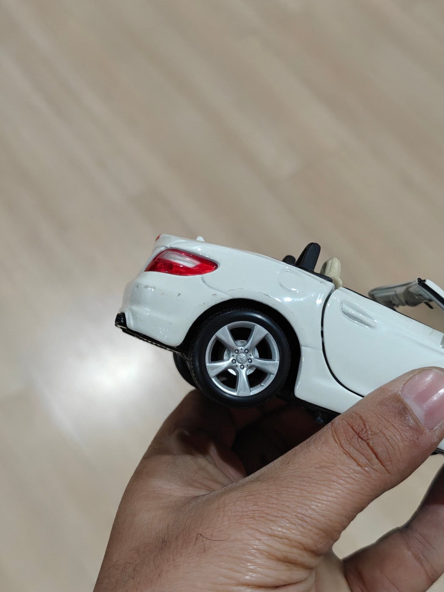 1:24 Maisto Mercedes - Benz SLK Class (Pre - Owned) - Kinder Logs