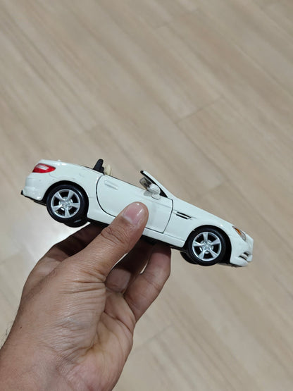 1:24 Maisto Mercedes - Benz SLK Class (Pre - Owned) - Kinder Logs