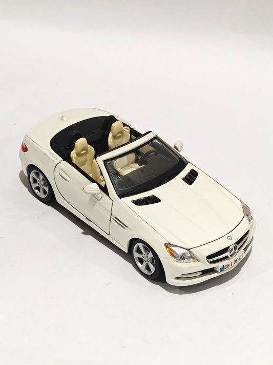 1:24 Maisto Mercedes - Benz SLK Class (Pre - Owned) - Kinder Logs