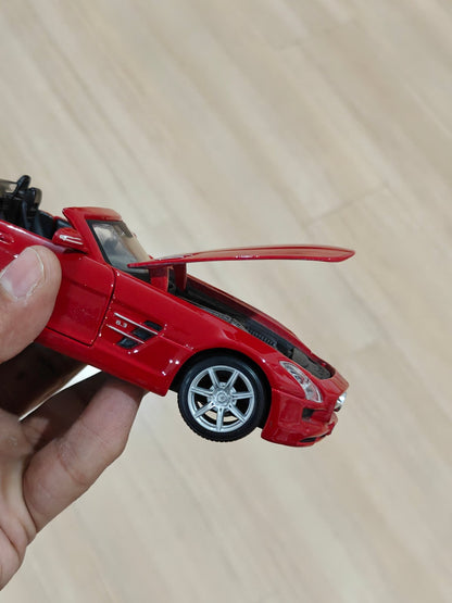 1:24 Maisto Mercedes - Benz SLS AMG Roadster (Pre - Owned) - Kinder Logs