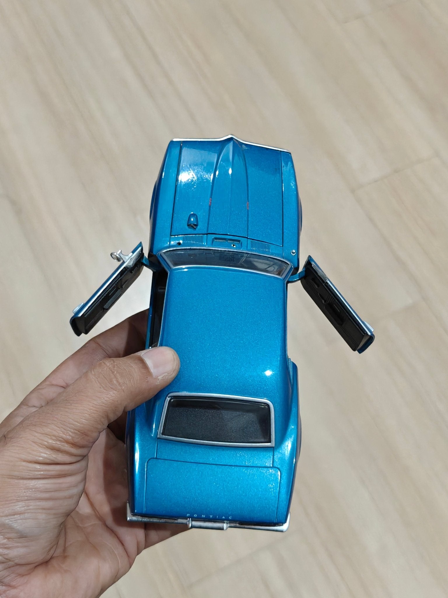 1:24 Welly 1967 Pontiac Firebird (Pre - Owned) - Kinder Logs