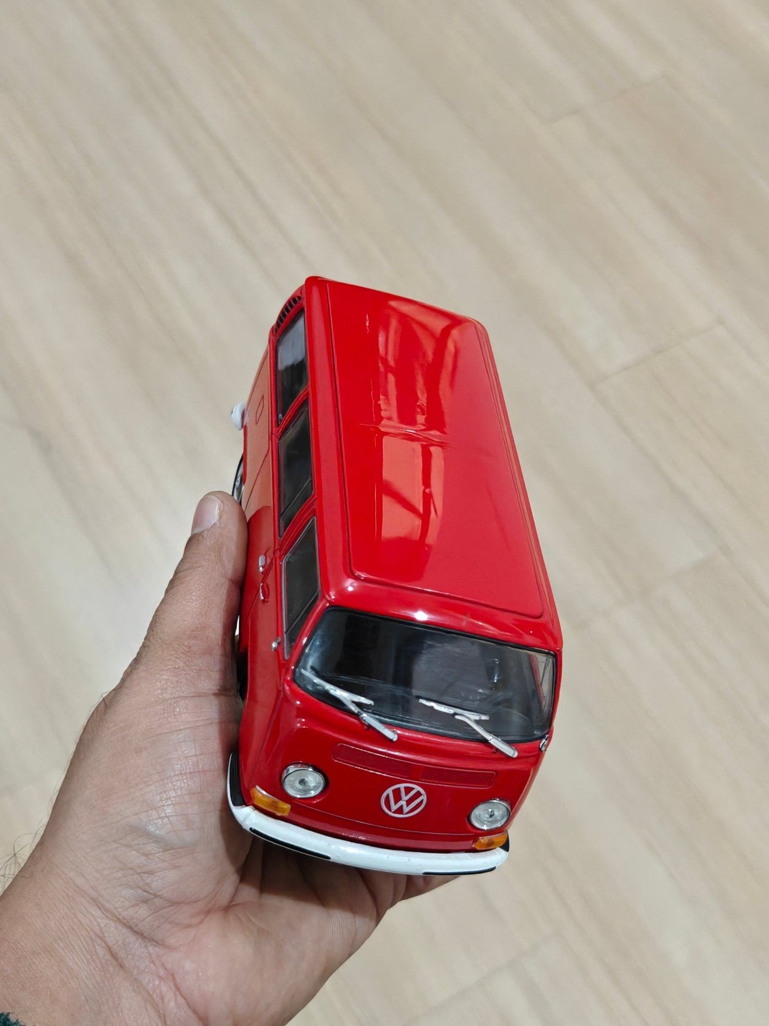 1:24 Welly 1972 Volkswagen Type 2 Bus (Pre - Owned) - Kinder Logs
