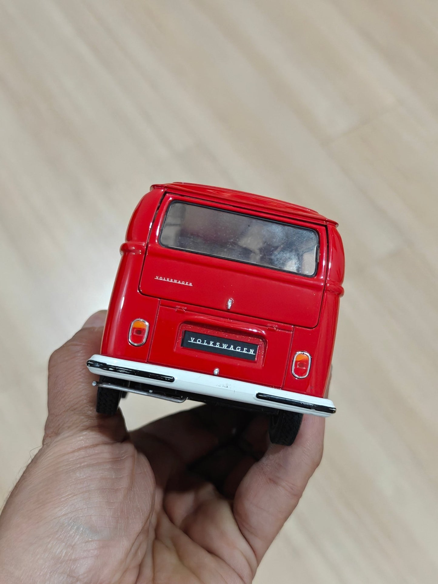1:24 Welly 1972 Volkswagen Type 2 Bus (Pre - Owned) - Kinder Logs