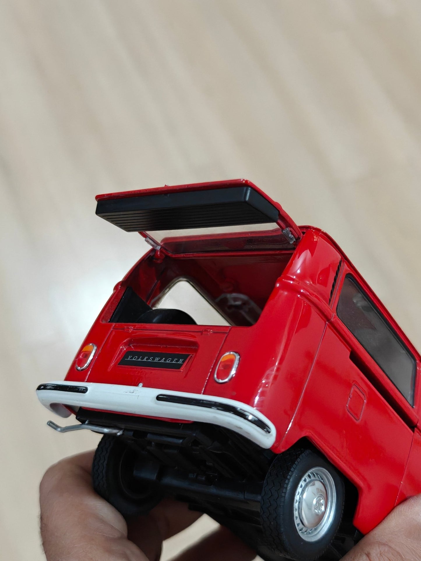 1:24 Welly 1972 Volkswagen Type 2 Bus (Pre - Owned) - Kinder Logs