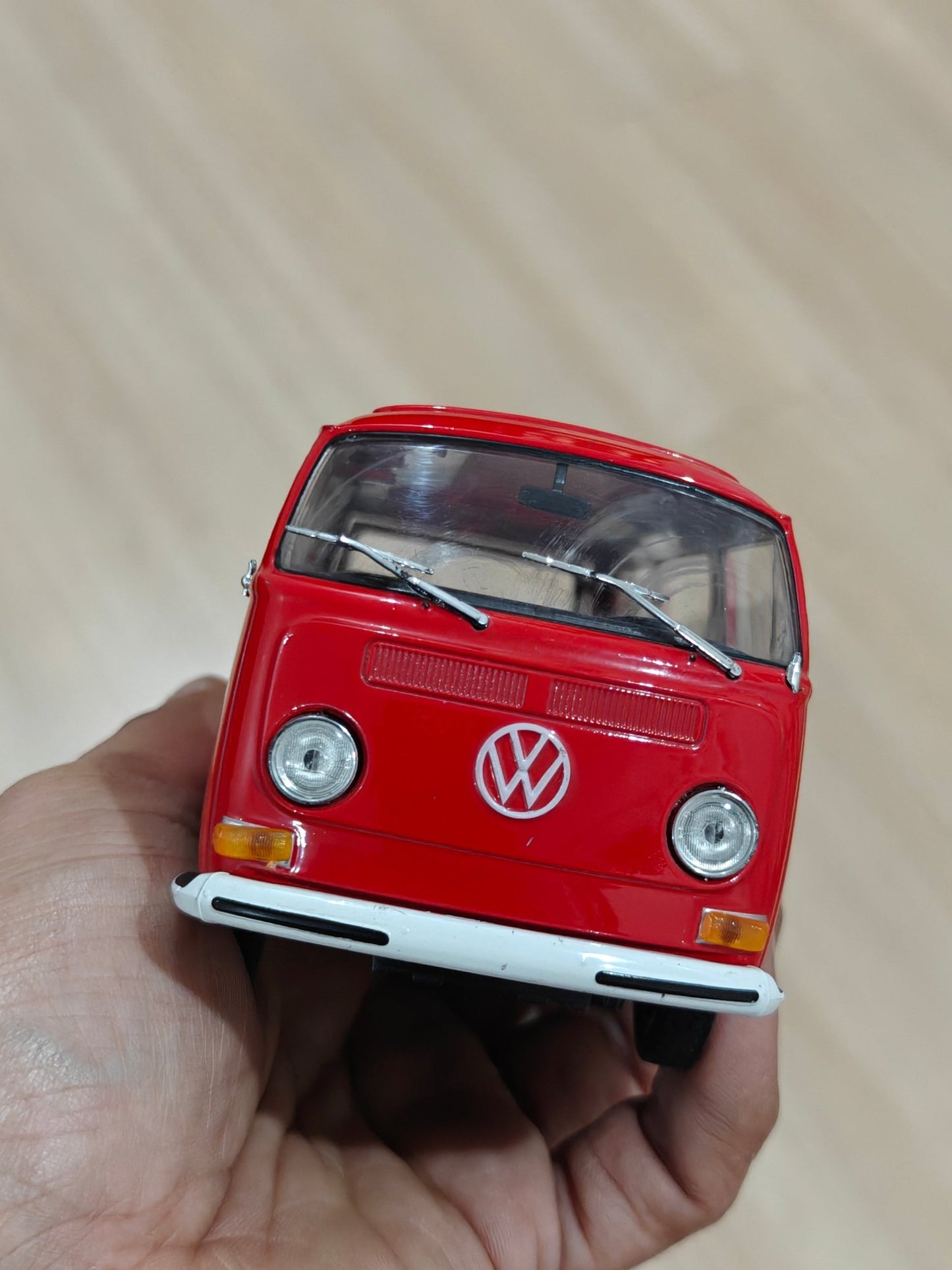 1:24 Welly 1972 Volkswagen Type 2 Bus (Pre - Owned) - Kinder Logs