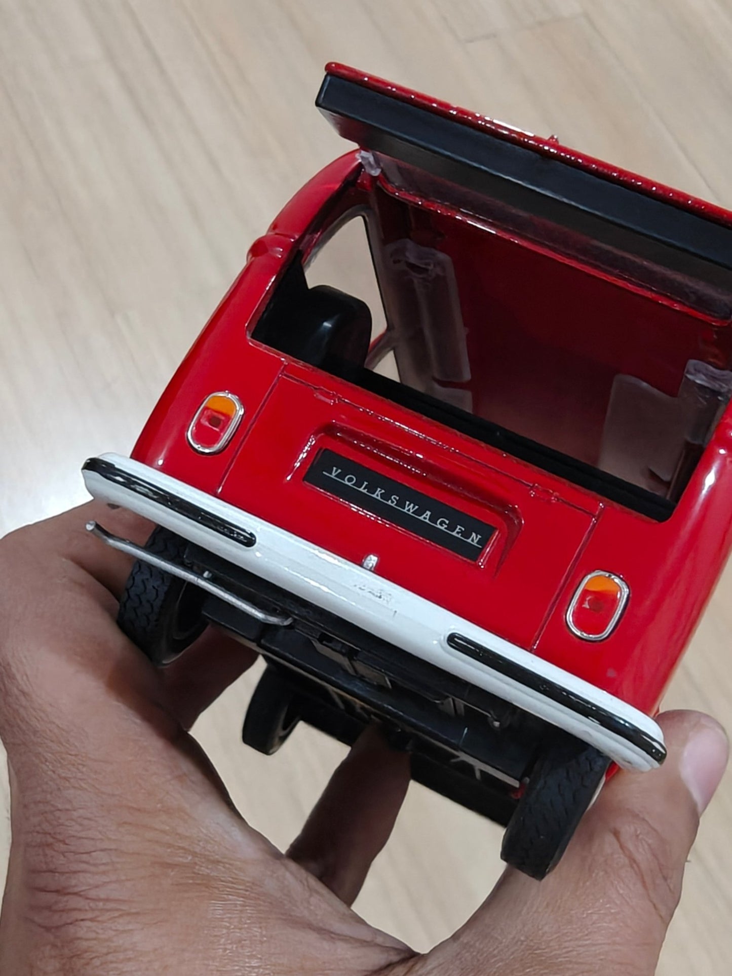 1:24 Welly 1972 Volkswagen Type 2 Bus (Pre - Owned) - Kinder Logs