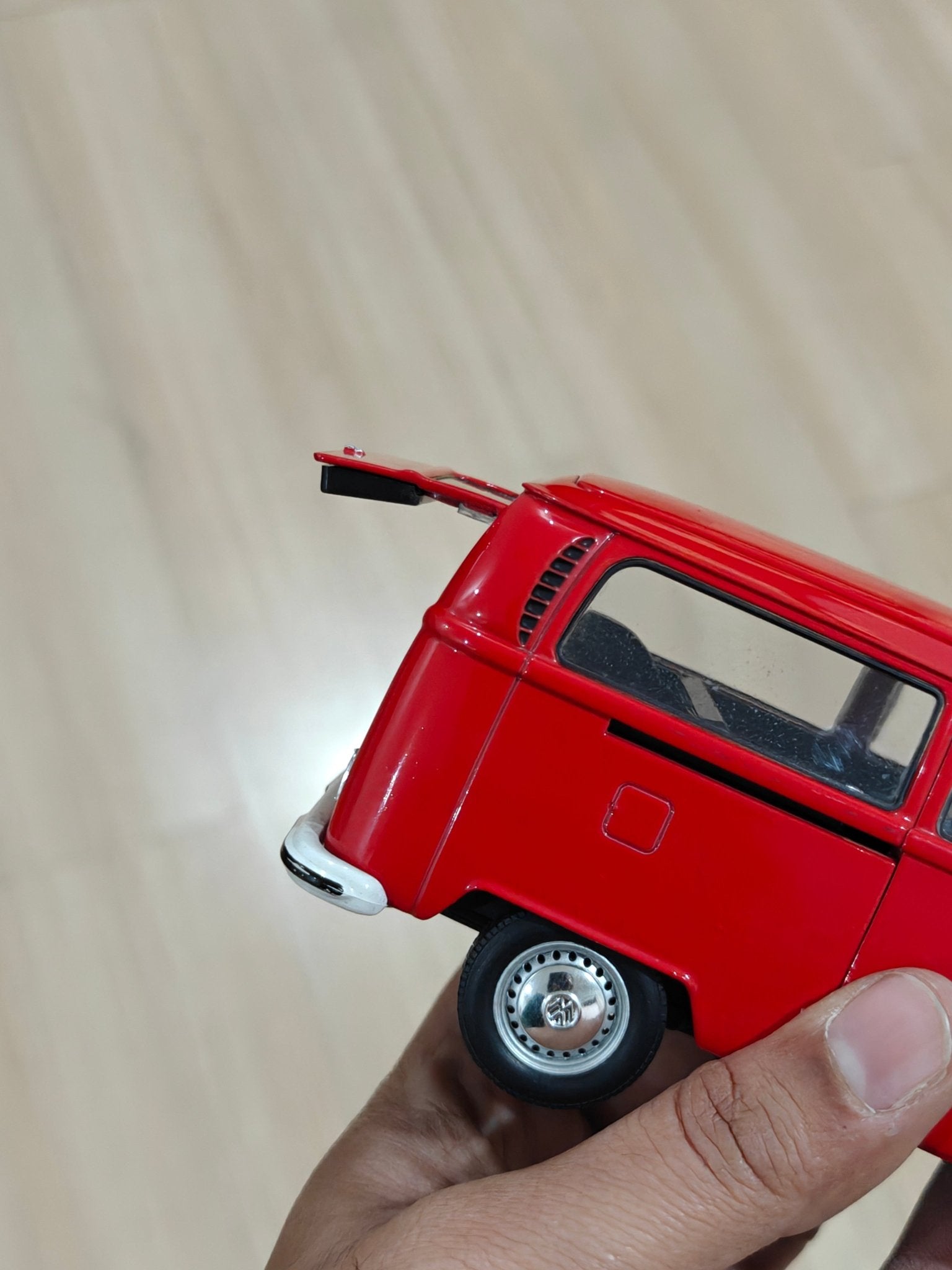 1:24 Welly 1972 Volkswagen Type 2 Bus (Pre - Owned) - Kinder Logs
