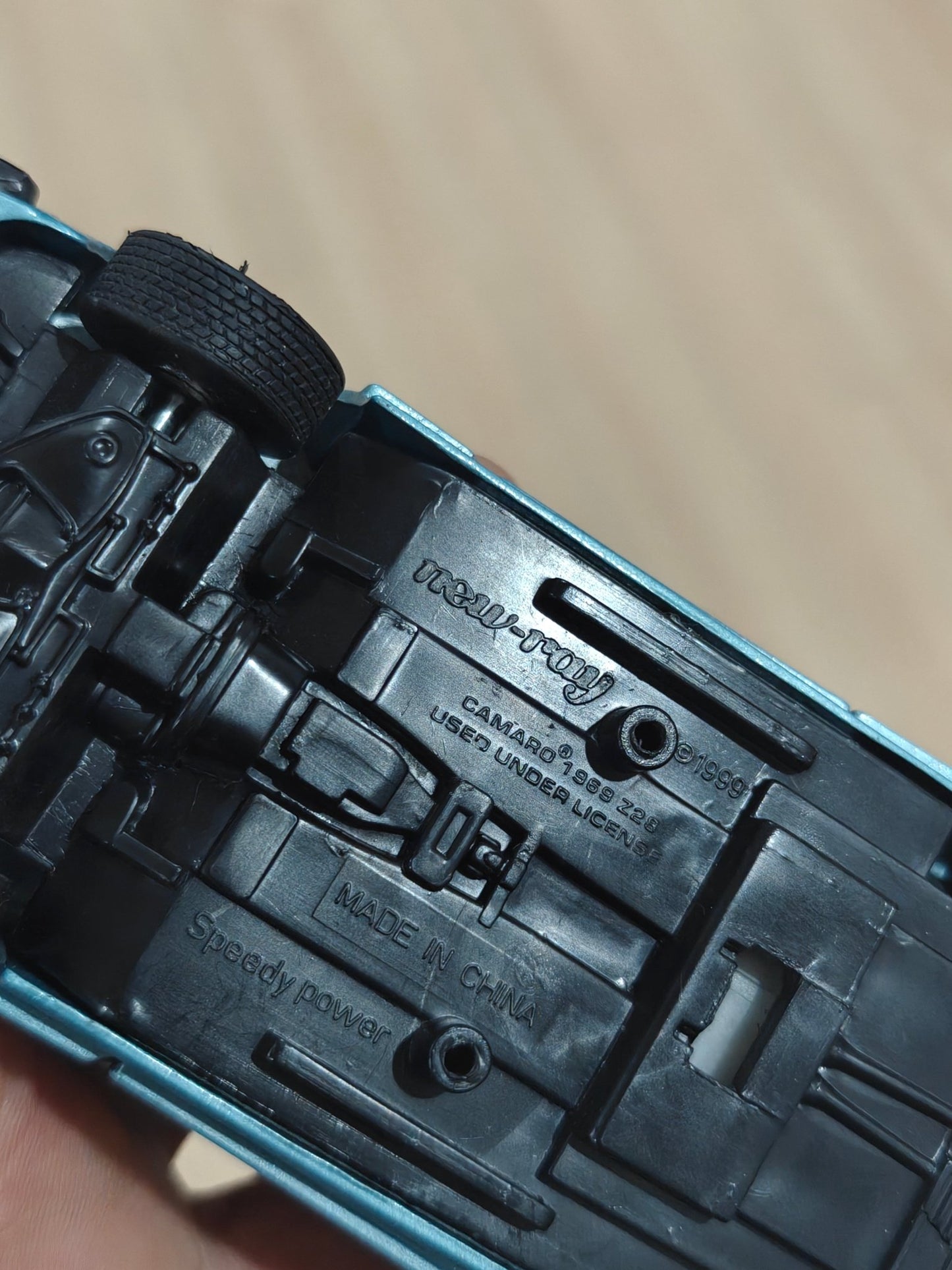 1:32 New - Ray 1969 Chevrolet Camaro Z28 (Pre - Owned) - Kinder Logs