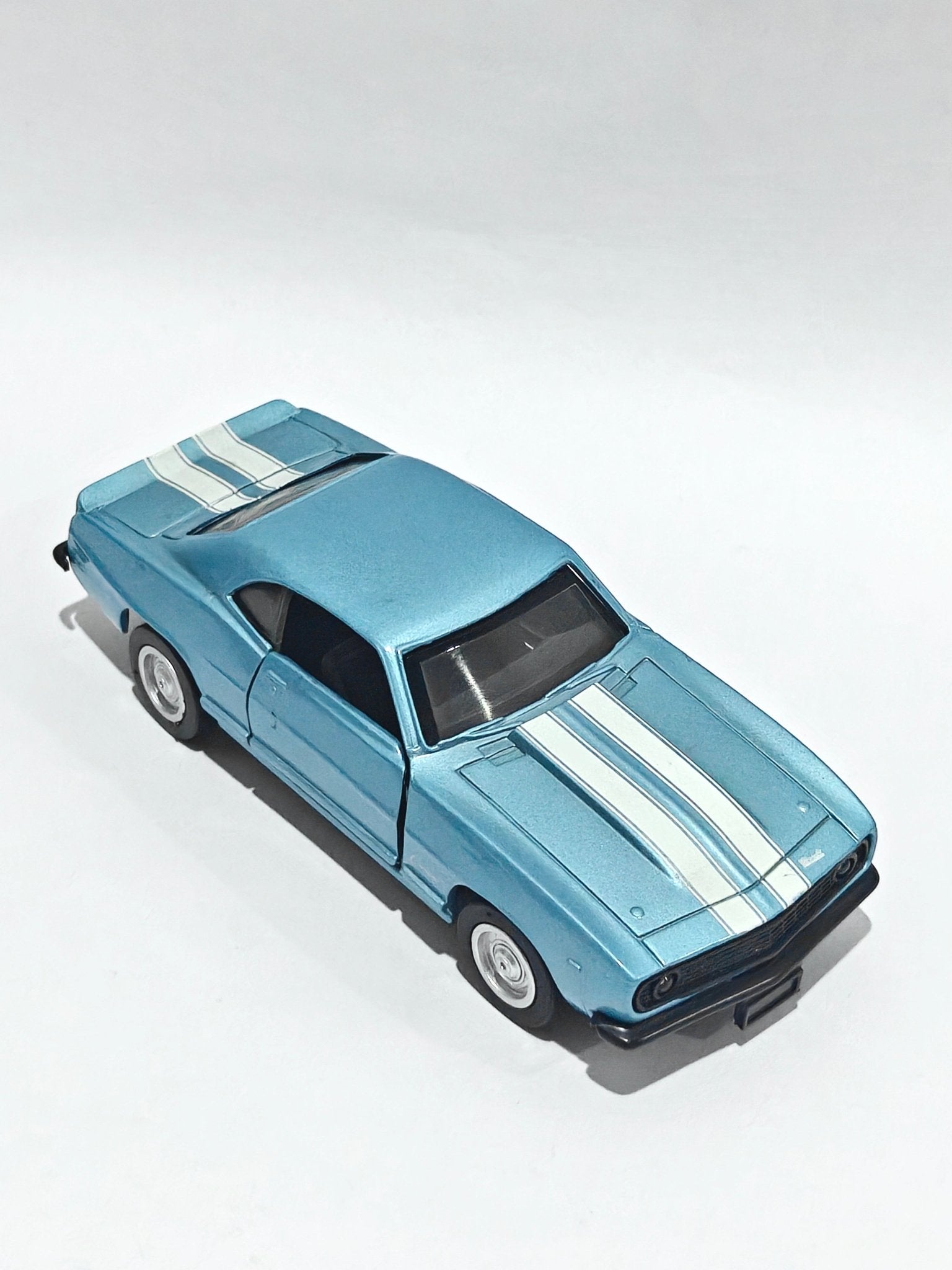 1:32 New - Ray 1969 Chevrolet Camaro Z28 (Pre - Owned) - Kinder Logs