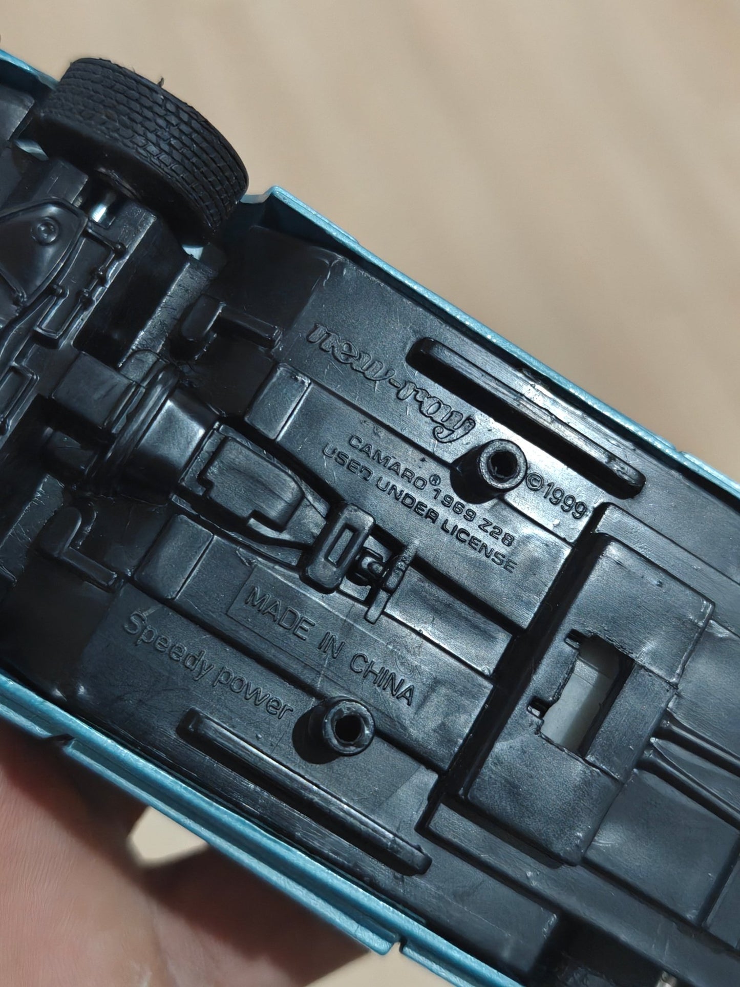 1:32 New - Ray 1969 Chevrolet Camaro Z28 (Pre - Owned) - Kinder Logs