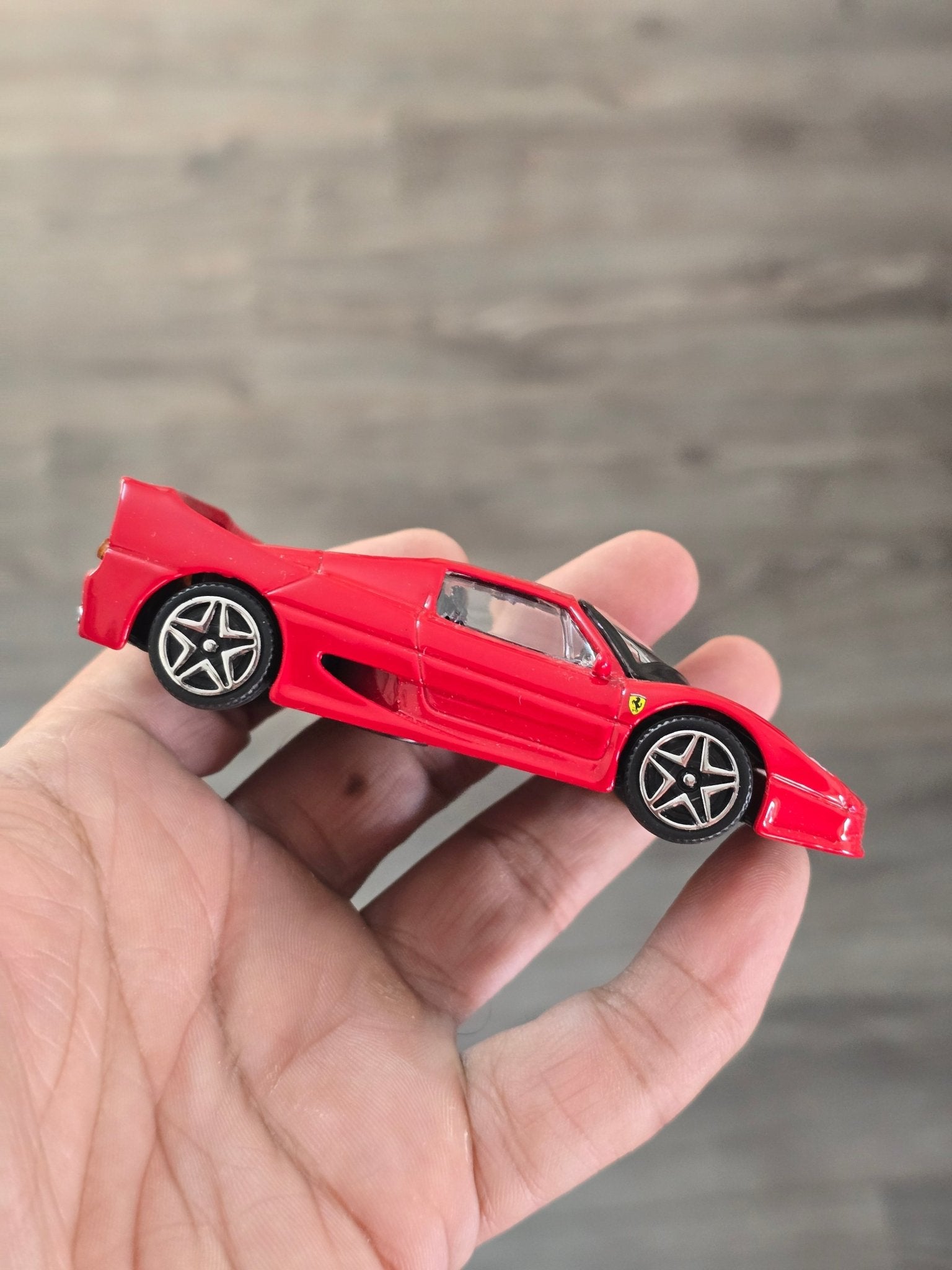 1:43 Bburago Ferrari F50 - Red (Uncarded - New) - Kinder Logs