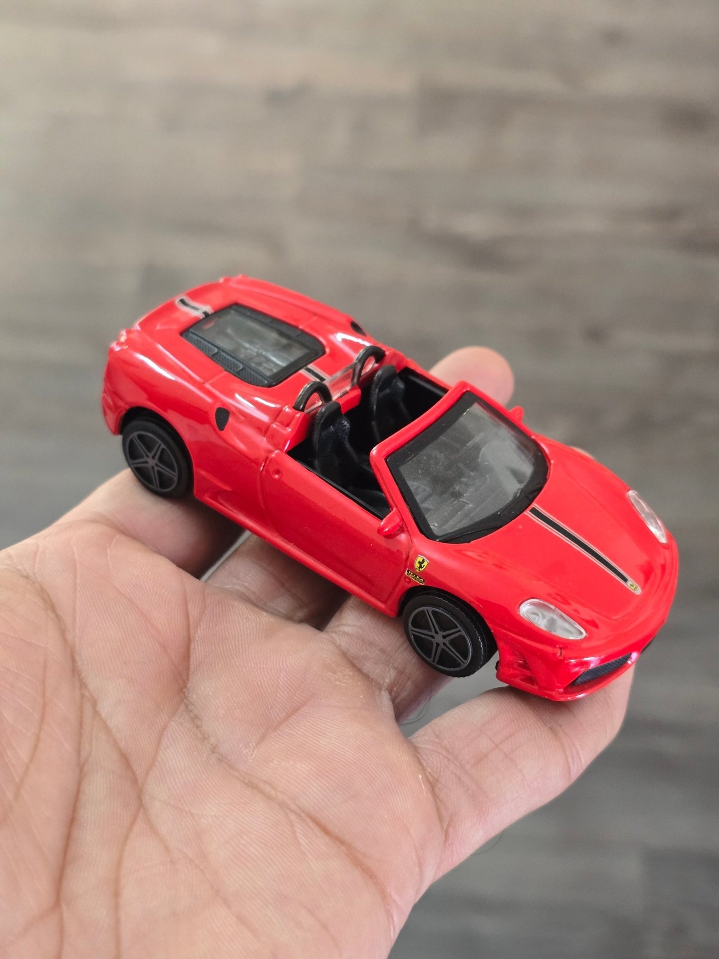 1:43 Bburago Ferrari Scuderia Spider 16M - Red (Uncarded - New) - Kinder Logs