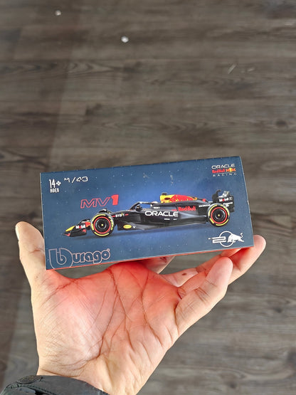 1:43 Bburago Oracle Red Bull Racing RB20 1 (Open Box) - Kinder Logs