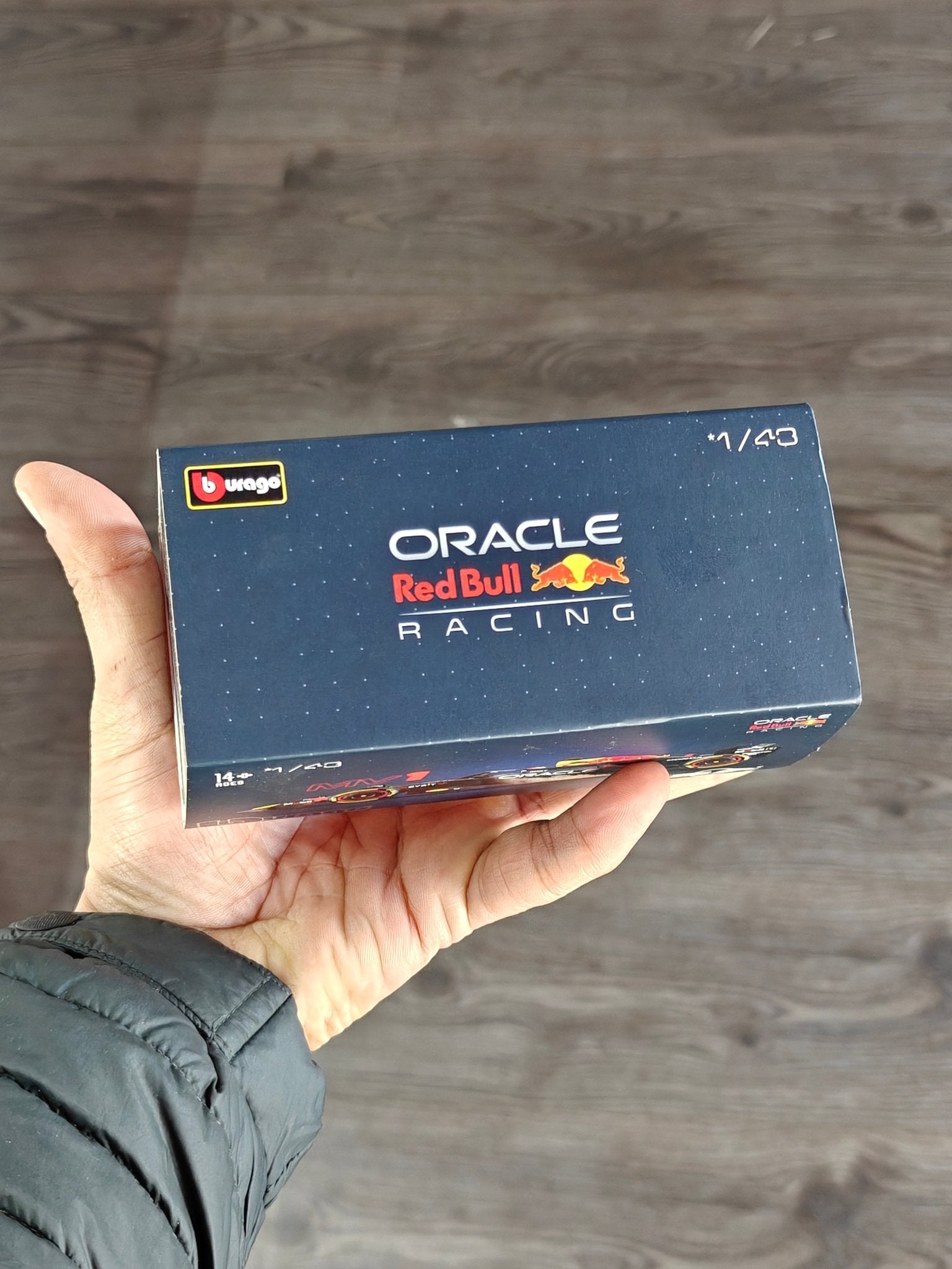 1:43 Bburago Oracle Red Bull Racing RB20 1 (Open Box) - Kinder Logs