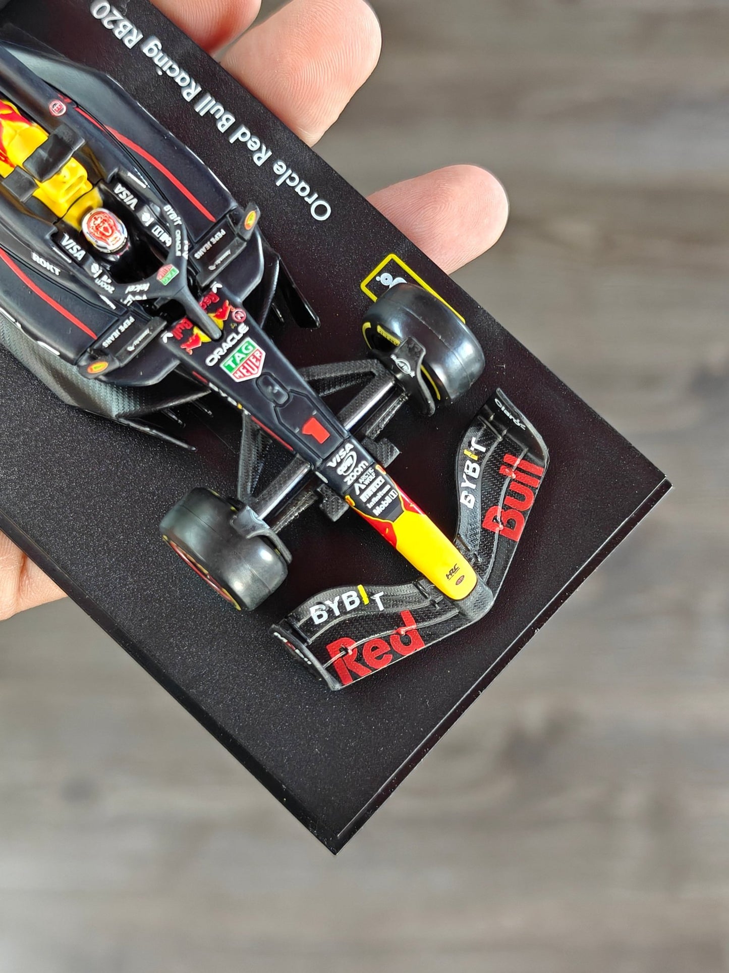 1:43 Bburago Oracle Red Bull Racing RB20 1 (Open Box) - Kinder Logs