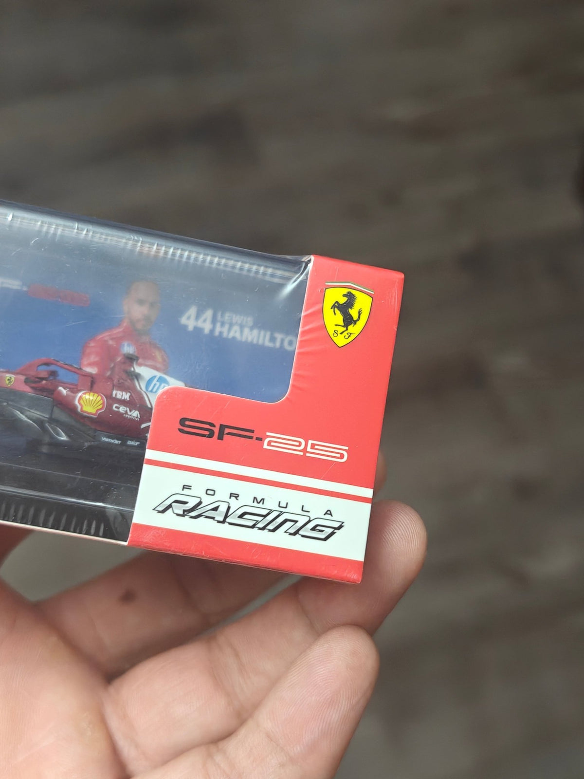 1:64 Bburago Ferrari F1 Racing SF-25 Lewis Hamilton #44 (Sealed Box) - Kinder Logs