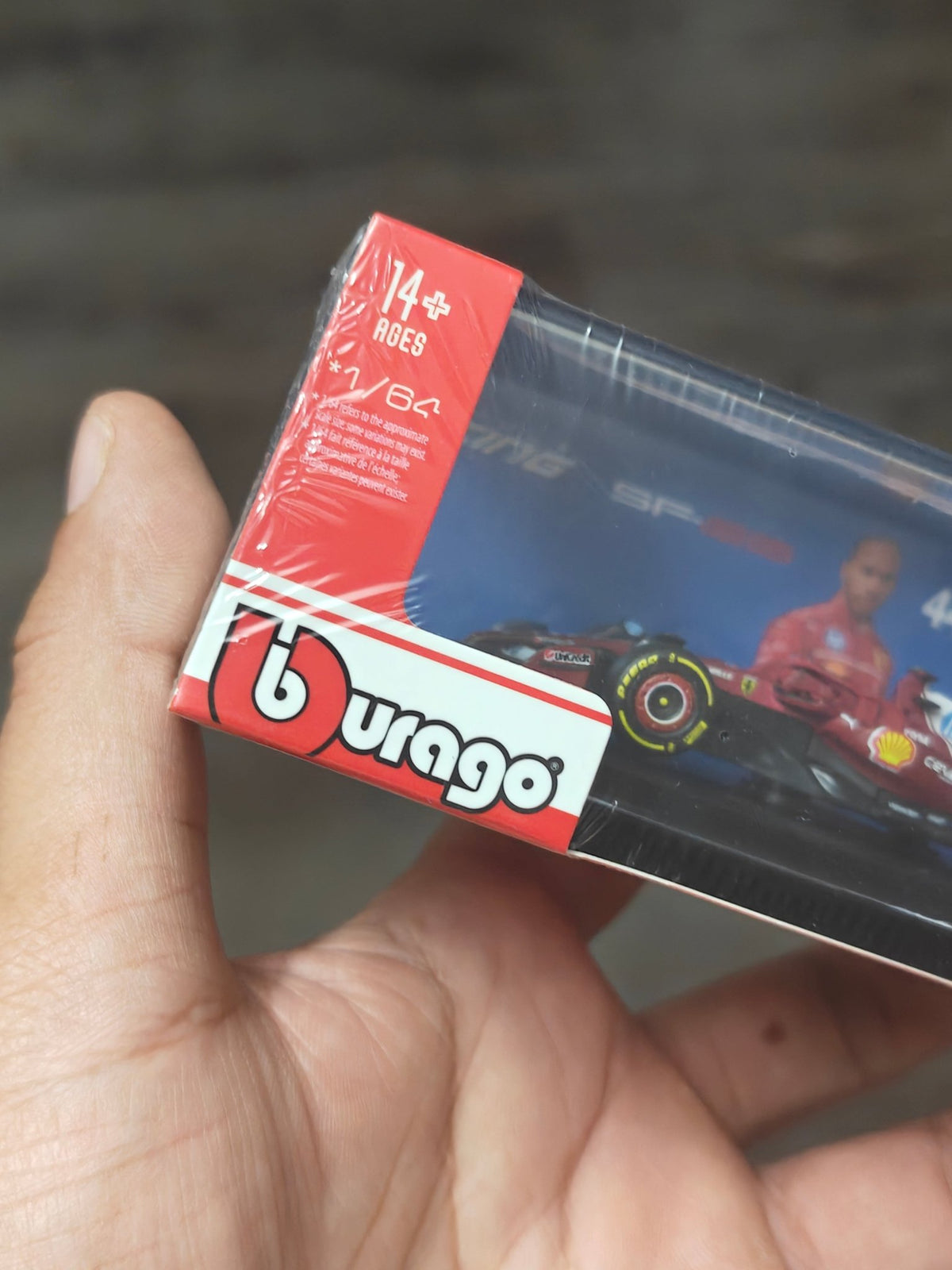 1:64 Bburago Ferrari F1 Racing SF-25 Lewis Hamilton #44 (Sealed Box) - Kinder Logs
