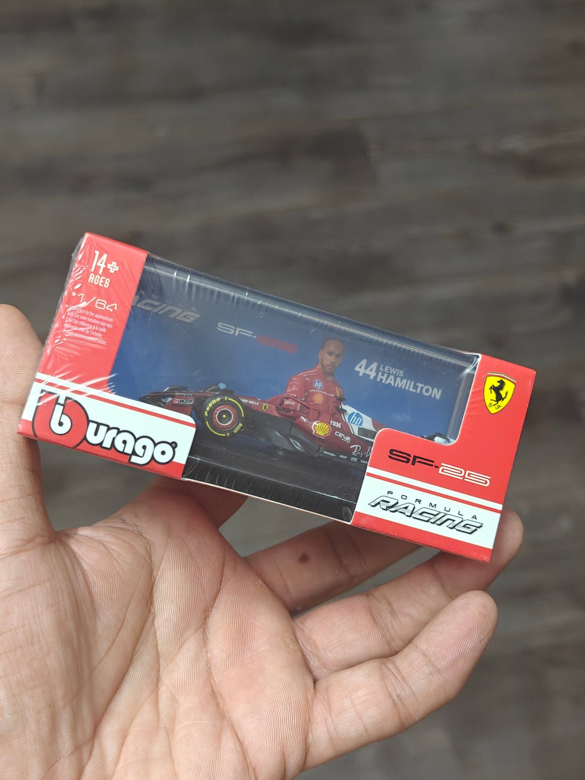 1:64 Bburago Ferrari F1 Racing SF-25 Lewis Hamilton #44 (Sealed Box) - Kinder Logs
