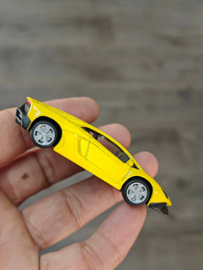 1:64 Bburago Lamborghini Aventador - Yellow (Open Box) - Kinder Logs