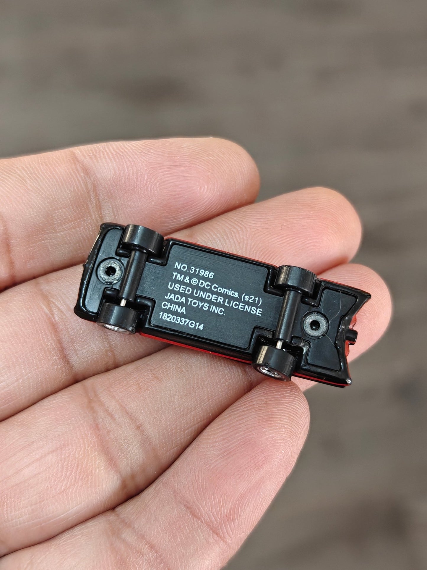 1:87 Jada Batmobile - Black (Uncarded - New) - Kinder Logs