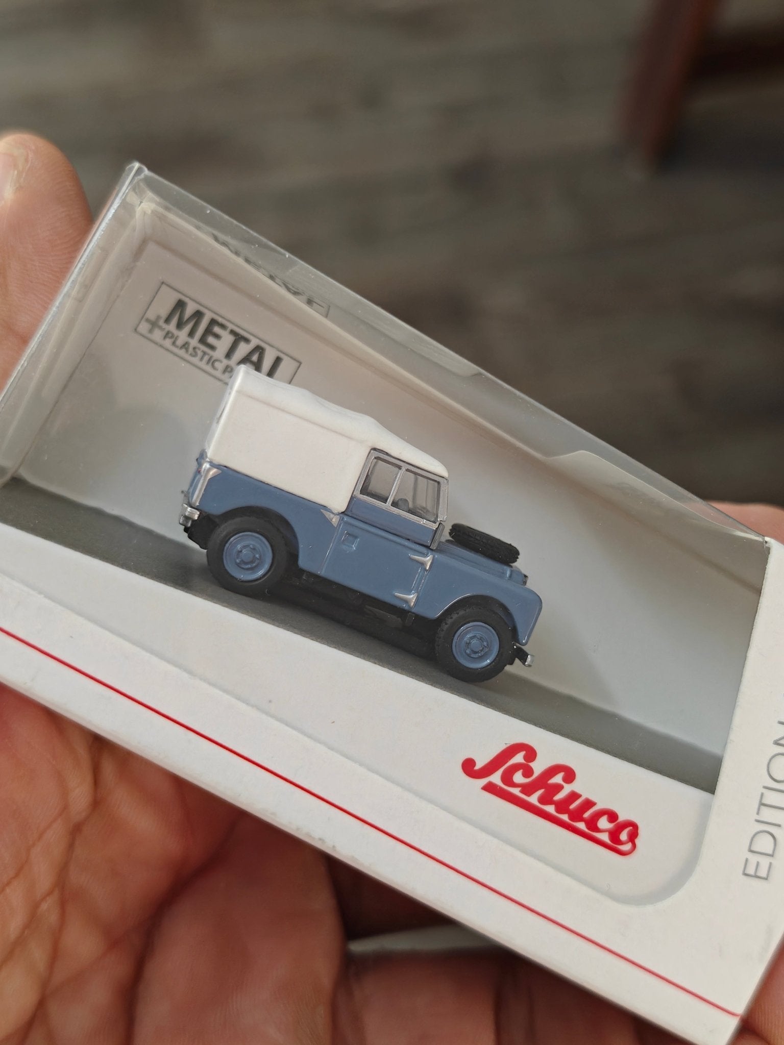 1:87 Schuco Land Rover 88 (Blue) - Kinder Logs