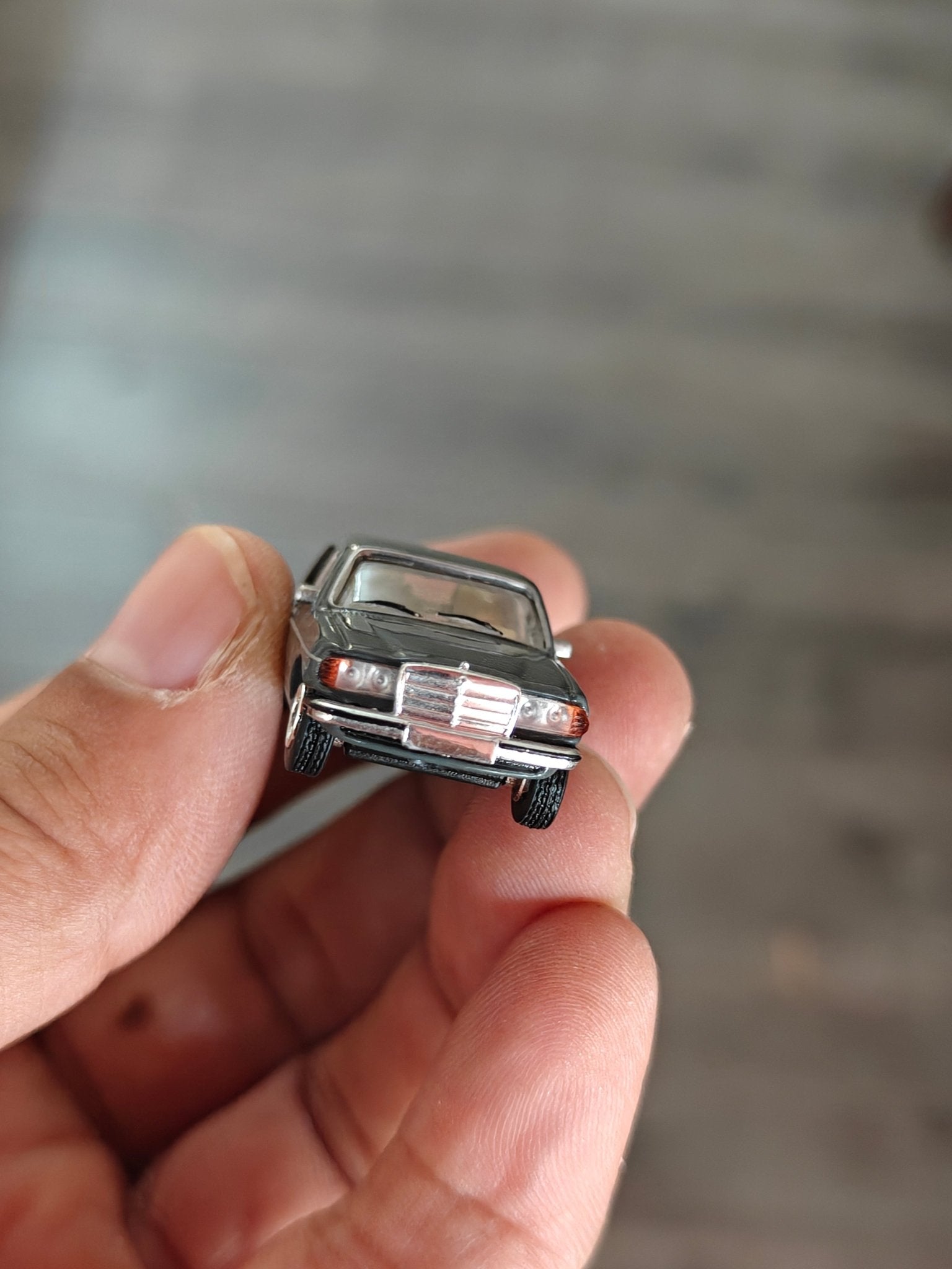 1:87 Schuco Mercedes - Benz W123 Sedan - Grey (Uncarded) - Kinder Logs