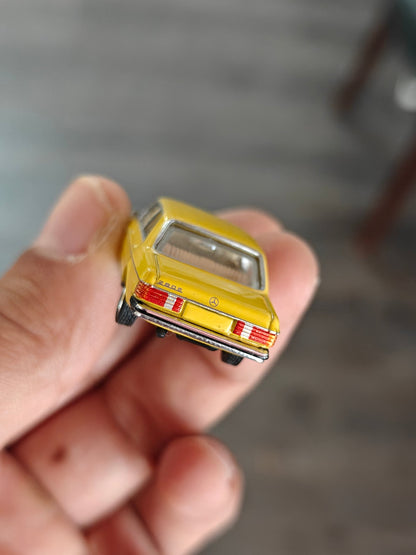 1:87 Schuco Mercedes - Benz W123 Sedan - Yellow (Uncarded) - Kinder Logs