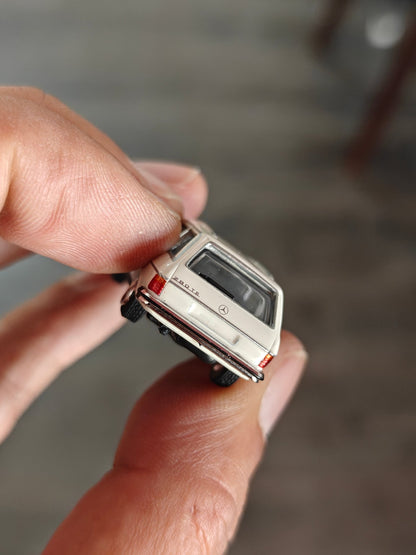 1:87 Schuco Mercedes - Benz W123 Wagon - White (Uncarded) - Kinder Logs
