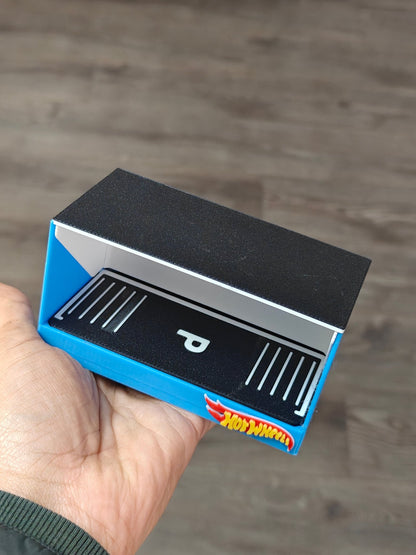 3D - Printed Car Garage For 1:64 Diecast Car (Blue) - Kinder Logs