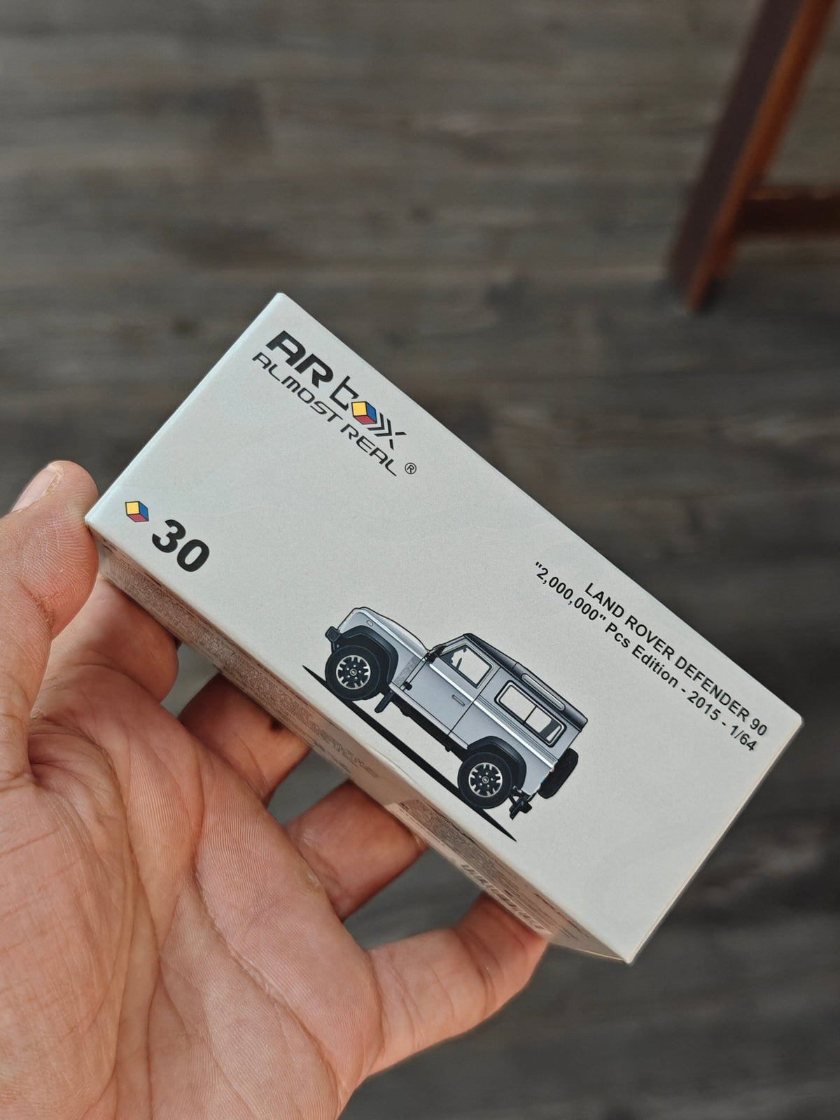 ARBox Land Rover Defender 90 (Cracked Display Case) - Kinder Logs