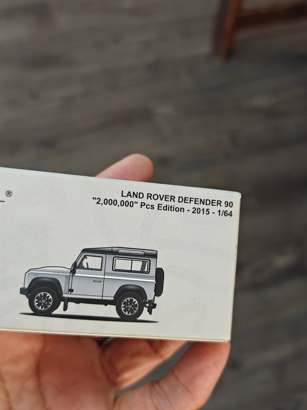 ARBox Land Rover Defender 90 (Cracked Display Case) - Kinder Logs