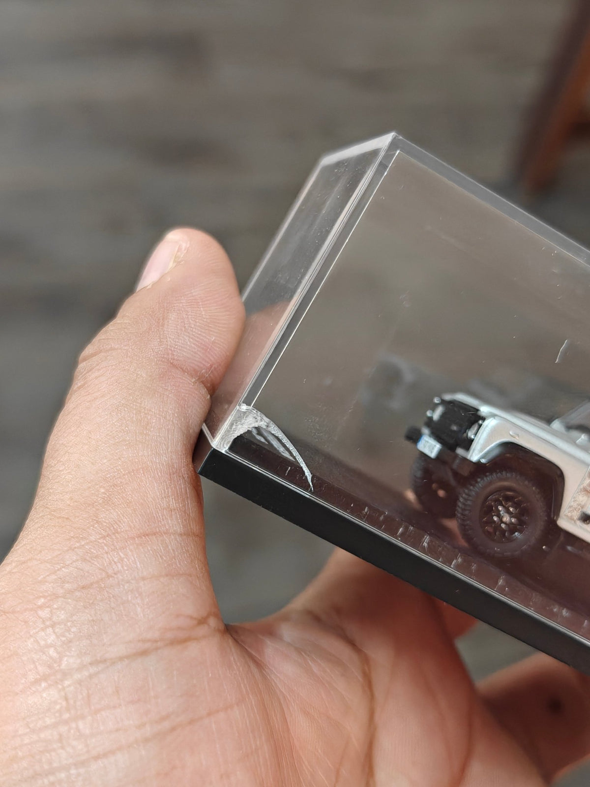 ARBox Land Rover Defender 90 (Cracked Display Case) - Kinder Logs
