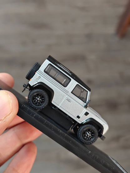 ARBox Land Rover Defender 90 (Cracked Display Case) - Kinder Logs