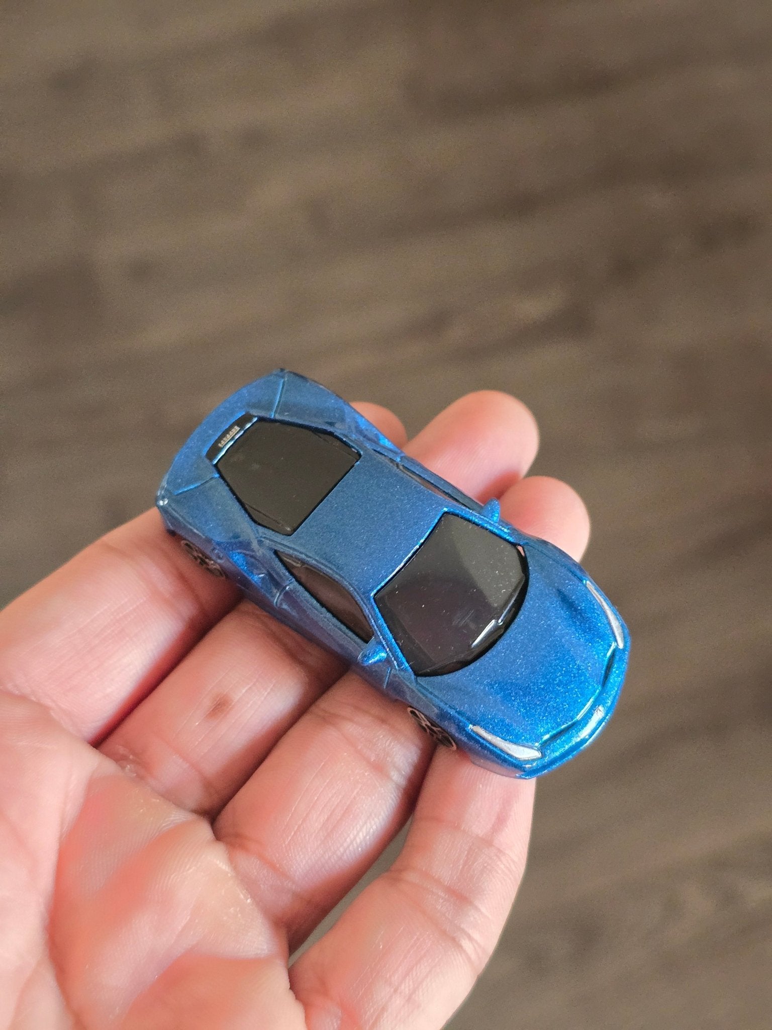 Bburago Ferrari 488 GTB - Blue (Uncarded - New) - Kinder Logs