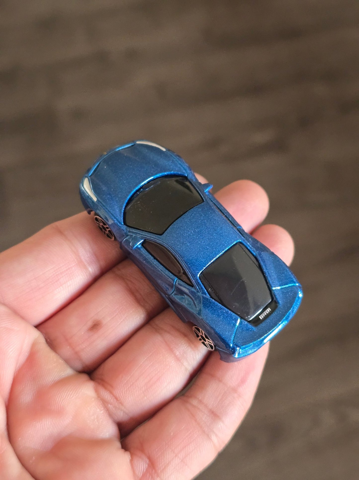 Bburago Ferrari 488 GTB - Blue (Uncarded - New) - Kinder Logs