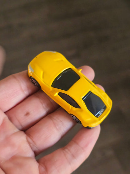 Bburago Ferrari 812 Superfast - Yellow (Uncarded - New) - Kinder Logs