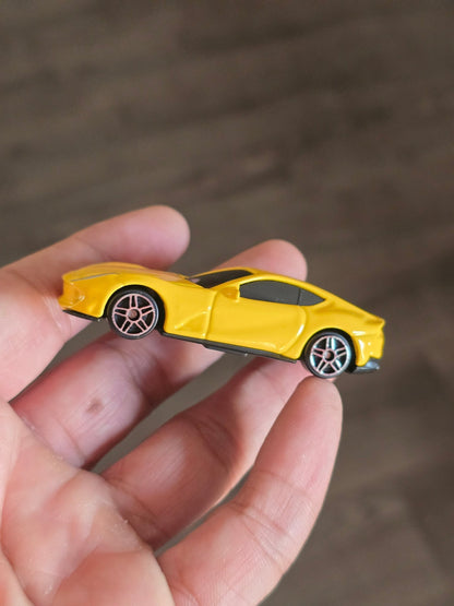 Bburago Ferrari 812 Superfast - Yellow (Uncarded - New) - Kinder Logs