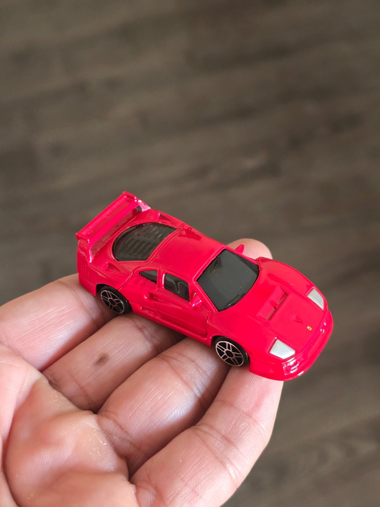 Bburago Ferrari F40 Competizione - Red (Uncarded) - Kinder Logs India