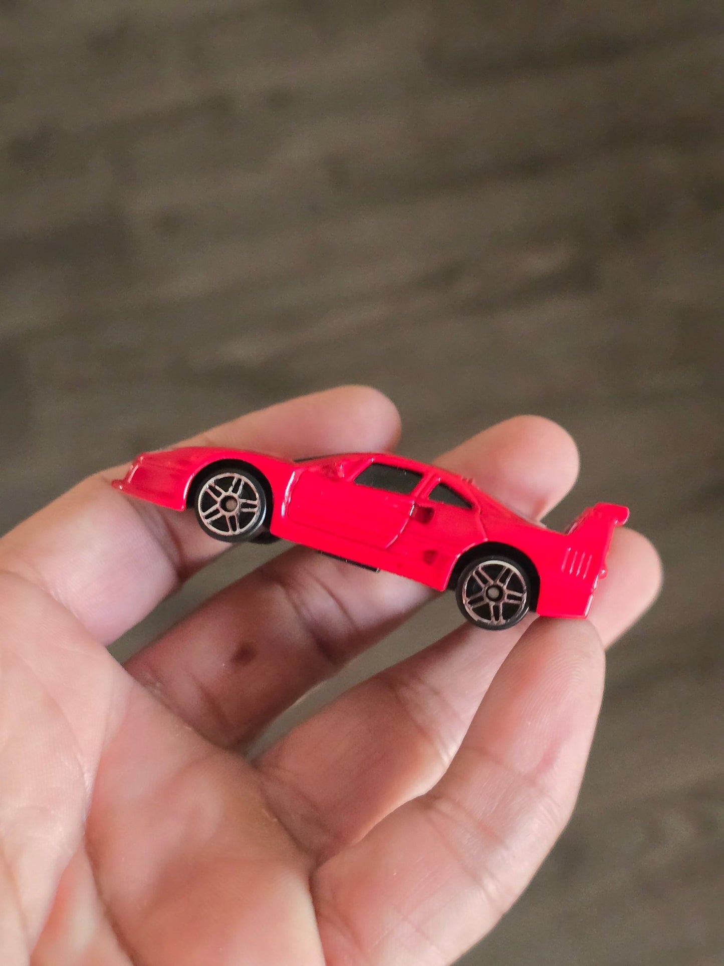 Bburago Ferrari F40 Competizione - Red (Uncarded - New) - Kinder Logs