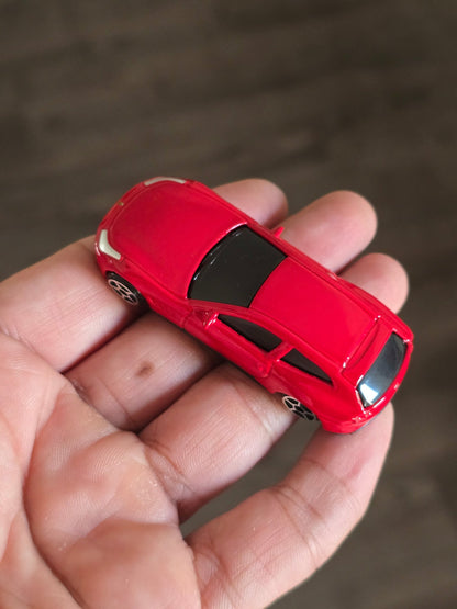 Bburago Ferrari GTC4 Lusso - Red (Uncarded - New) - Kinder Logs