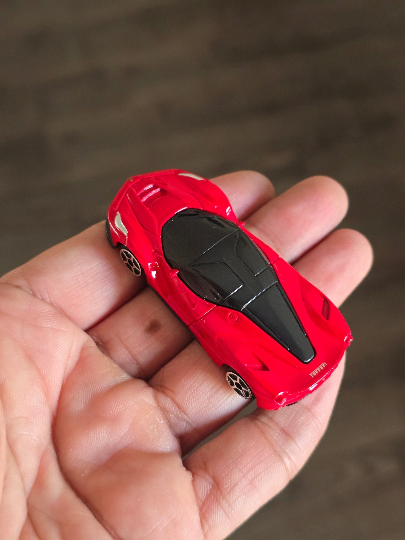 Bburago LaFerrari - Red (Uncarded - New) - Kinder Logs