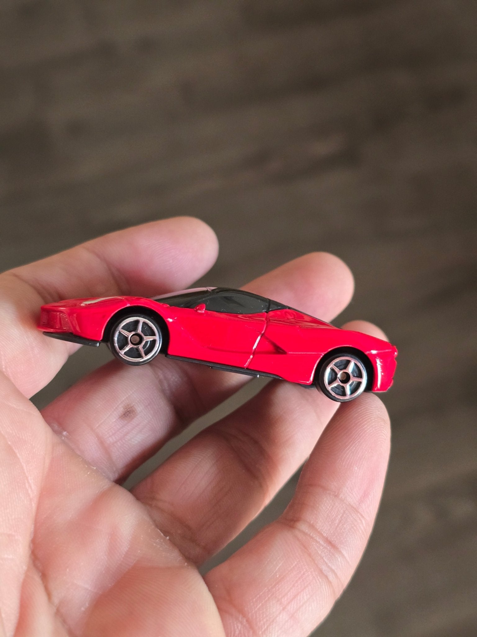 Bburago LaFerrari - Red (Uncarded - New) - Kinder Logs