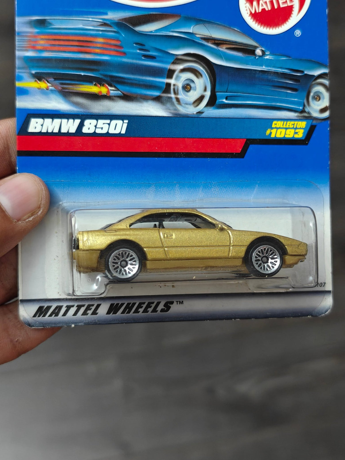 Blue Card Hot Wheels BMW 850i - Gold - Kinder Logs
